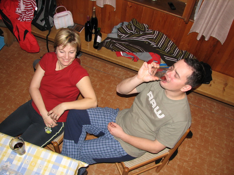 Holčička s kájou si mezitím mohutně přihejbaj