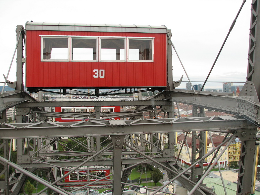 30 na vrcholu