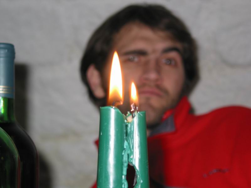 mokl sleduje plamen