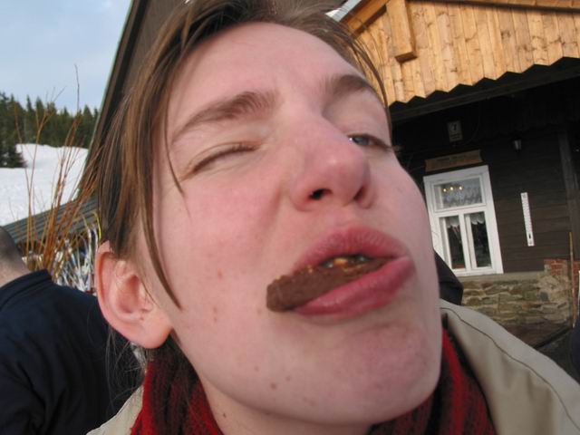 Zuzu žere lejno