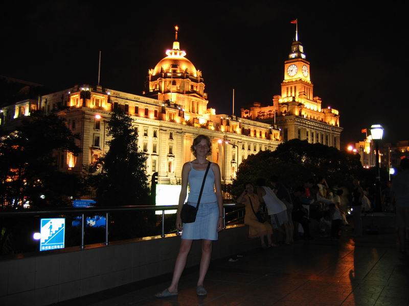 The Bund (Zhongshan Road) - vlevo HongKong a Shanghai Bank, vpravo celní úřad.